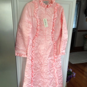 Robe, Quilted zipper front tags attached Vintage